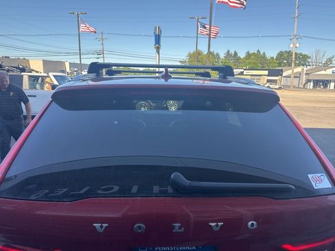 Used 2019 Volvo XC60 T5 Momentum w/ Multimedia Package AWD/4WD image 8