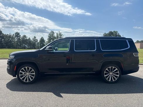 Used 2023 Jeep Grand Wagoneer L 4WD w/ Flexible Seating Group image 4