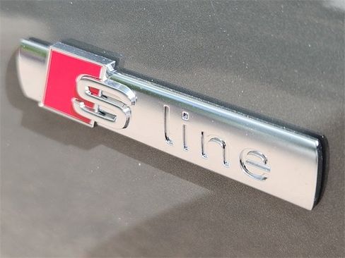 New 2025 Audi Q3 2.0T Premium image 11