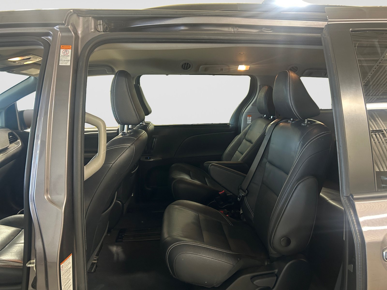 Used 2019 Toyota Sienna SE FWD image 12