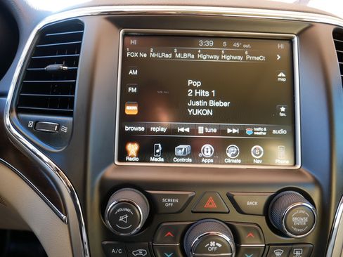 Used 2017 Jeep Grand Cherokee Limited w/ Luxury Group II image 22