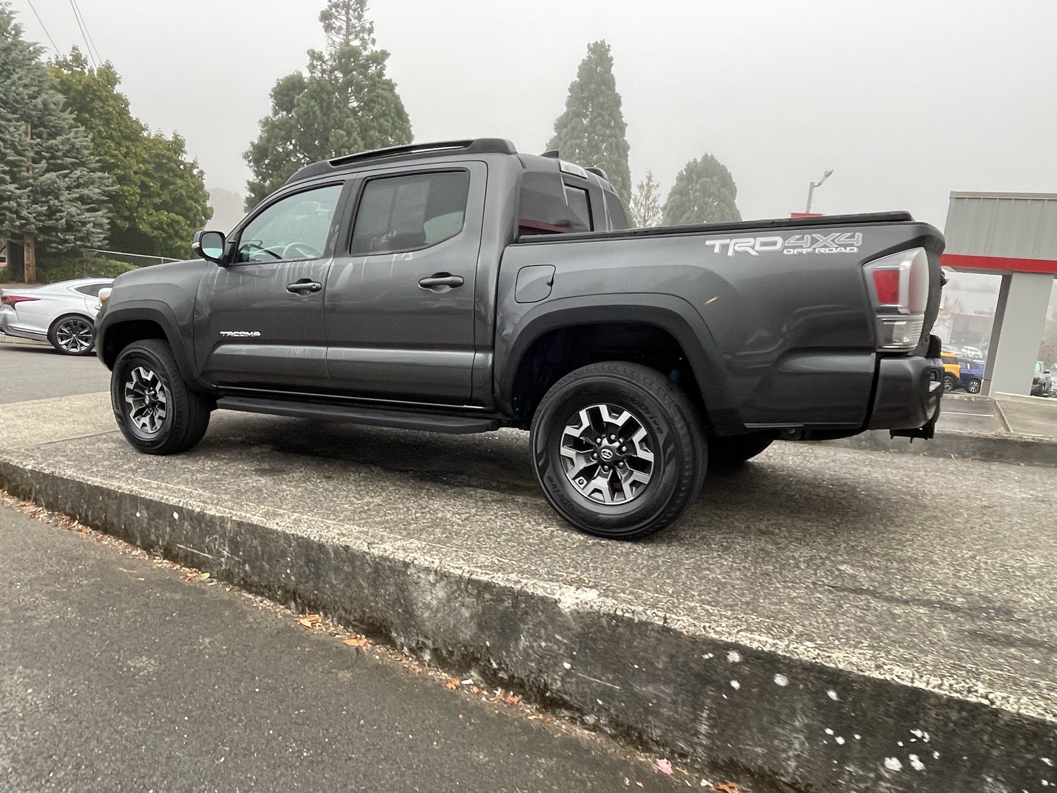 Certified 2020 Toyota Tacoma TRD Off-Road w/ TRD Premium Off Road Package AWD/4WD image 5