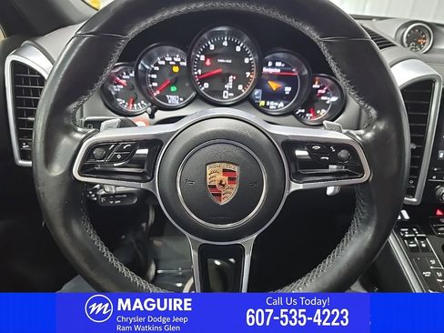 Used 2017 Porsche Cayenne Platinum Edition AWD/4WD image 24