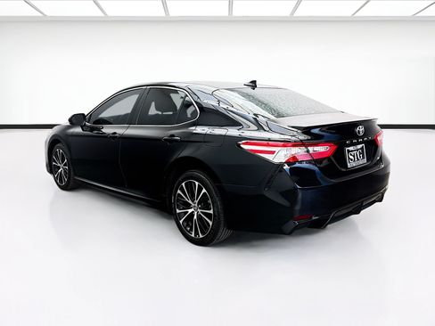 Used 2020 Toyota Camry SE w/ Carpet Mat Package FWD image 6