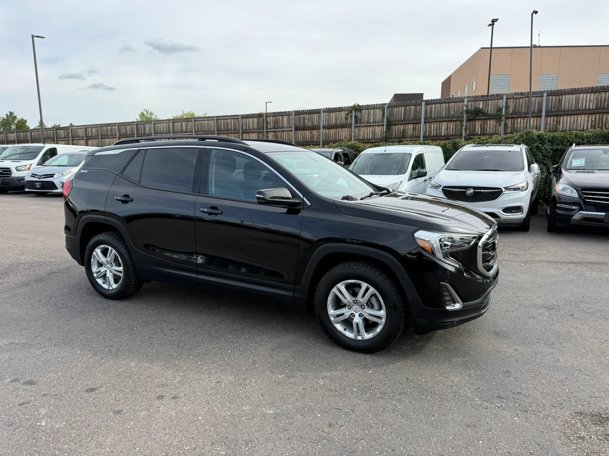 Used 2018 GMC Terrain SLE w/ Driver Convenience Package AWD/4WD image 9