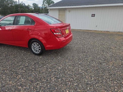 Used 2017 Chevrolet Sonic LT w/ Convenience Package FWD image 2