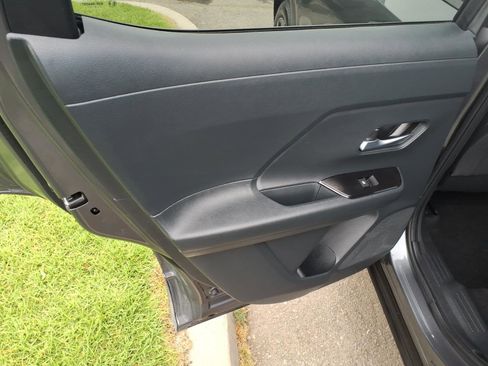 Certified 2025 Nissan Kicks SV FWD image 15