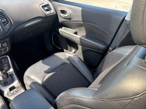 Used 2017 Jeep Compass Latitude w/ Popular Equipment Group AWD/4WD image 14