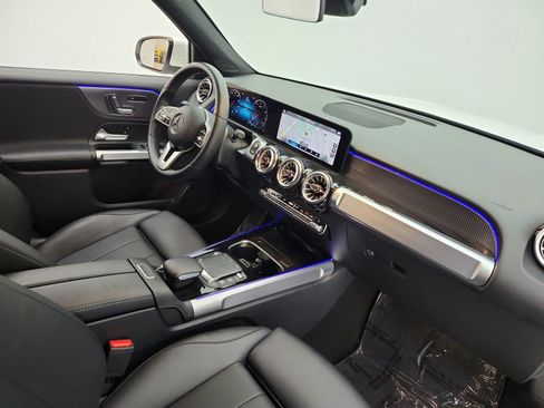 Used 2022 Mercedes-Benz GLB 250 image 17