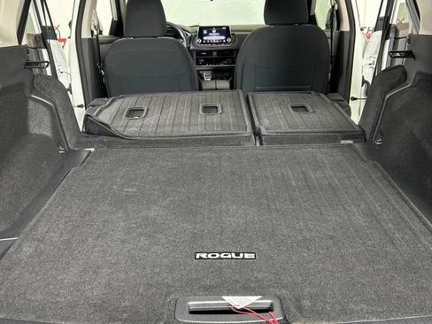 Used 2023 Nissan Rogue SV image 29