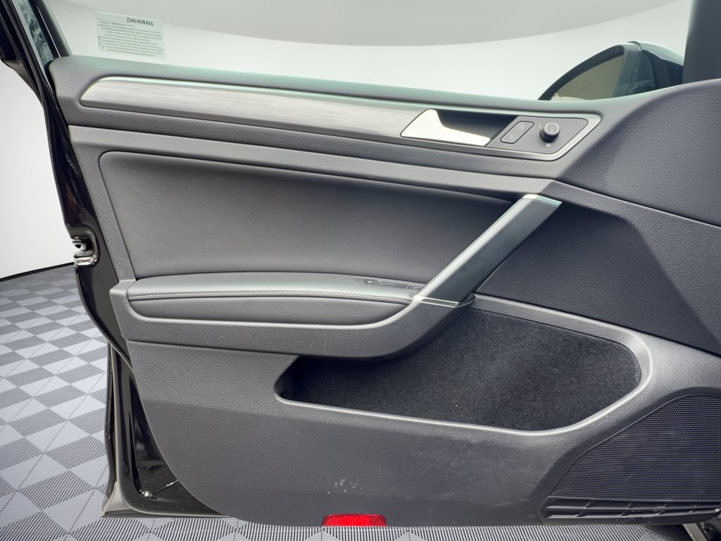Used 2019 Volkswagen Golf SE w/ Driver Assistance Package FWD image 14