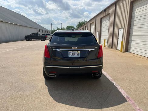 Used 2017 Cadillac XT5 Luxury w/ Driver Awareness Package FWD image 3