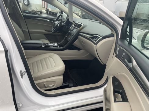 Used 2017 Ford Fusion SE image 29