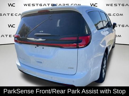 New 2026 Chrysler Pacifica Select image 10