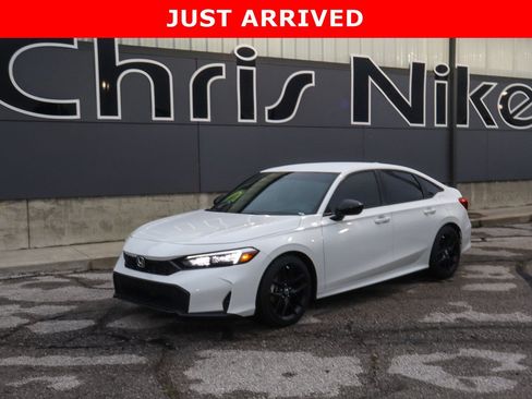 Used 2025 Honda Civic Sport image 1