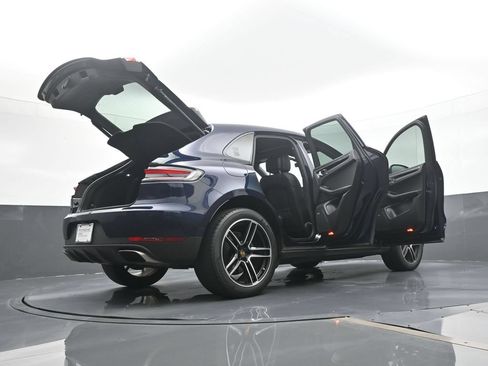 Certified 2021 Porsche Macan AWD/4WD image 24
