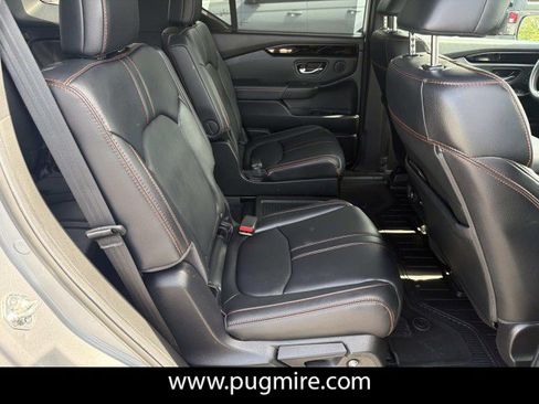 Used 2025 Honda Pilot TrailSport image 15