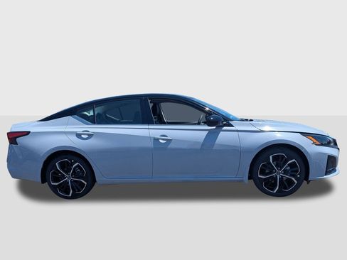 New 2026 Nissan Altima 2.5 SR FWD image 7