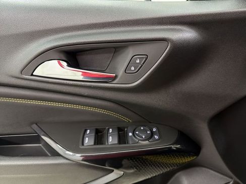 Used 2025 Chevrolet Trax ACTIV w/ Sunroof Package image 21