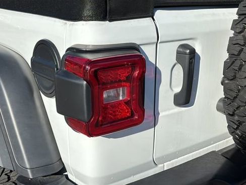 Used 2024 Jeep Wrangler Unlimited Rubicon w/ XTREMEE 35" Tire Package image 30