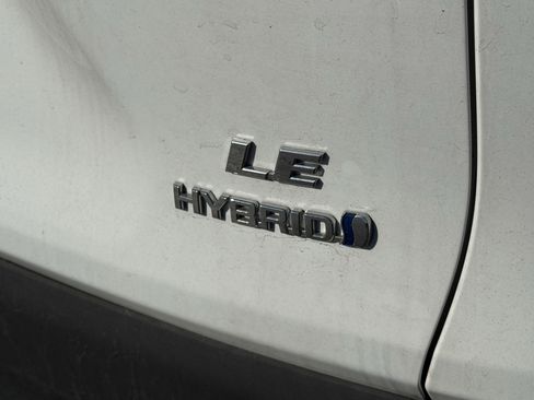 Used 2021 Toyota RAV4 LE image 21