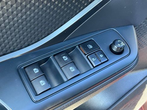 Used 2019 Toyota C-HR LE image 23