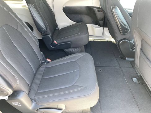 Used 2023 Chrysler Voyager LX FWD image 12