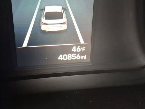 Used 2023 Hyundai Elantra SEL w/ Preferred Accessory Package image 19