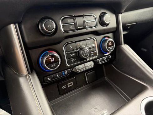 Used 2023 Chevrolet Suburban Premier AWD/4WD image 31