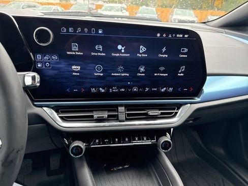New 2025 Chevrolet Equinox EV LT w/ Convenience Package II FWD image 16