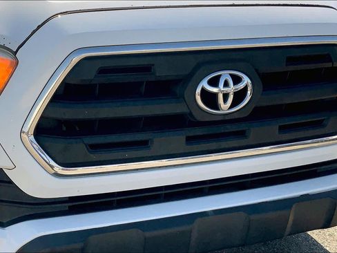 Used 2017 Toyota Tacoma SR5 image 28