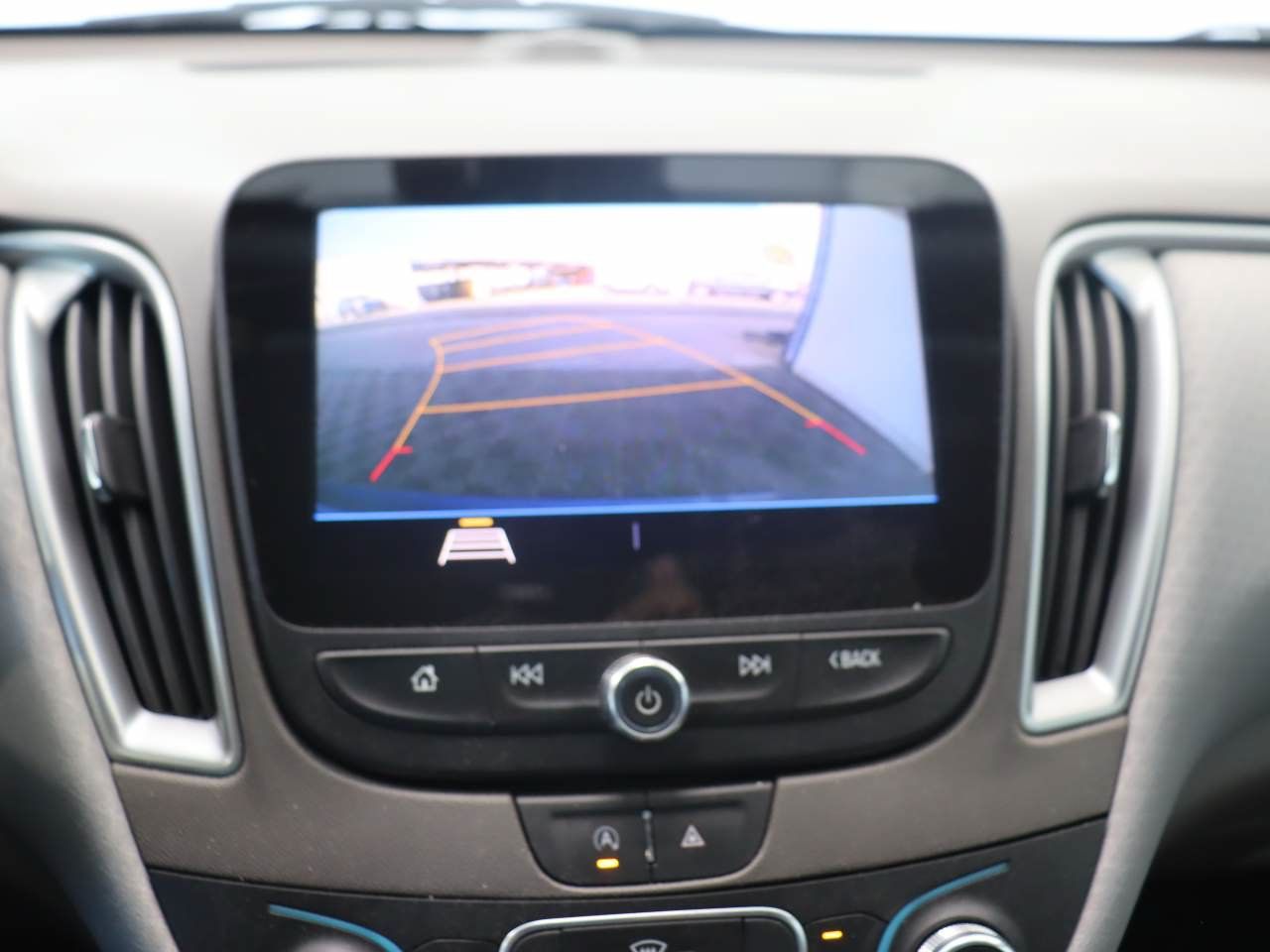 Used 2020 Chevrolet Malibu LS FWD image 12