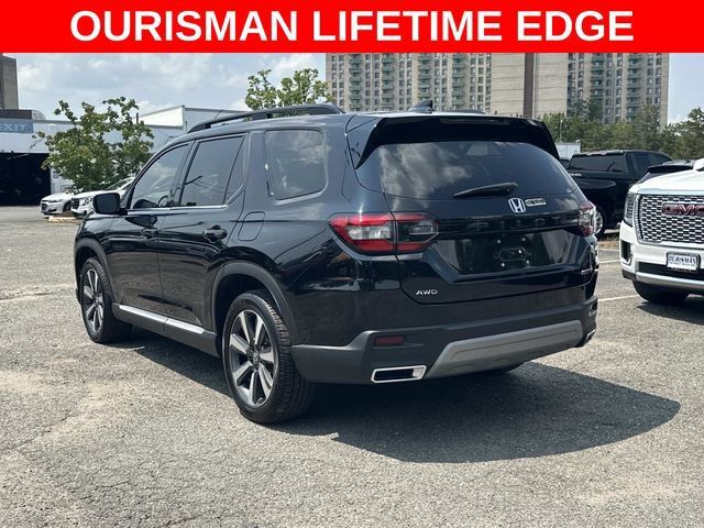 Used 2025 Honda Pilot Touring image 4