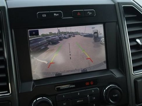 Used 2021 Ford F250 XLT w/ XLT Premium Package AWD/4WD image 16