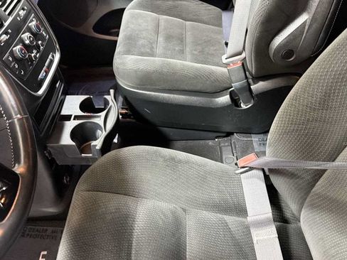 Used 2017 Dodge Grand Caravan SE FWD image 21