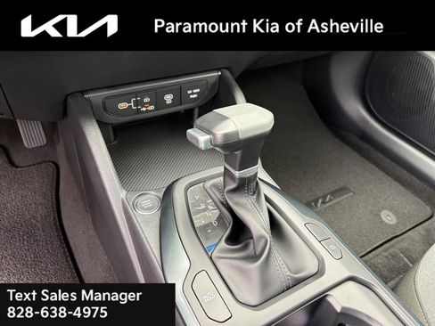 New 2025 Kia K4 LXS image 24