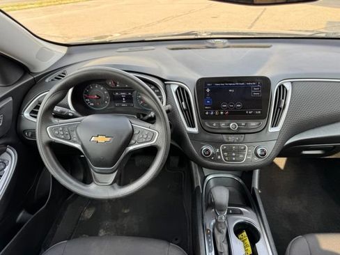 Used 2023 Chevrolet Malibu LT FWD image 17