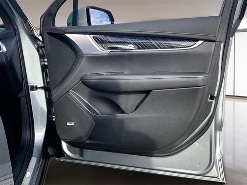 Used 2025 Cadillac XT6 Premium Luxury image 19