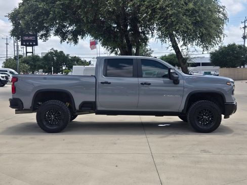 Certified 2024 Chevrolet Silverado 2500 ZR2 AWD/4WD image 8