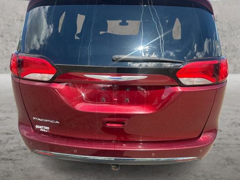 Used 2018 Chrysler Pacifica Touring-L Plus w/ Tire & Wheel Group FWD image 14