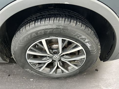 Used 2019 Volkswagen Tiguan SE w/ Panoramic Sunroof Package image 8