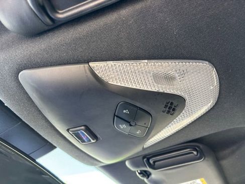 Used 2022 Toyota C-HR XLE FWD image 25