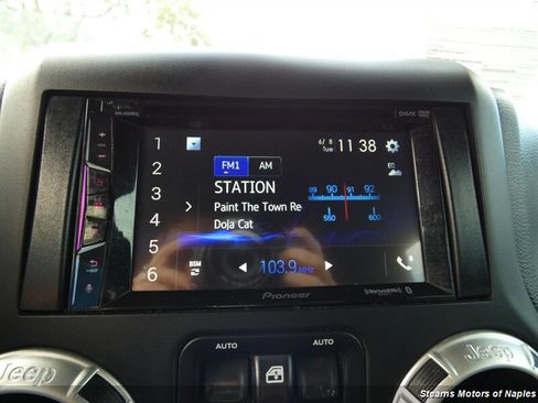 Used 2017 Jeep Wrangler Unlimited Sahara w/ Connectivity Group image 27