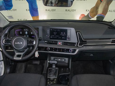 Used 2025 Kia Sportage LX image 3