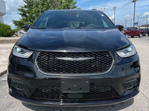 New 2025 Chrysler Pacifica Limited FWD image 4