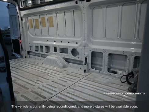 Used 2022 Ford E-Transit 148 High Roof Extended image 15