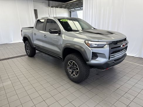 Used 2024 Chevrolet Colorado ZR2 w/ ZR2 Convenience Package III image 3