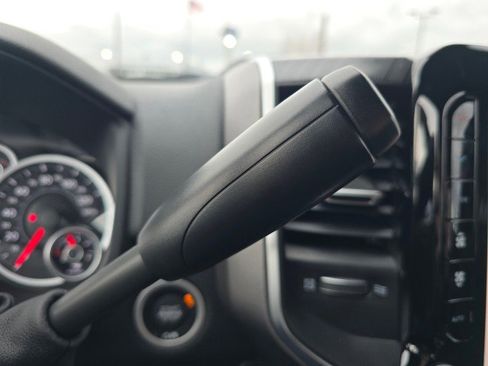 New 2026 RAM 3500 Big Horn AWD/4WD image 32