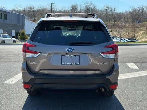 Used 2023 Subaru Forester Premium image 5
