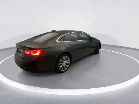 Used 2017 Chevrolet Malibu Premier w/ Premier Sun and Wheel Package image 4